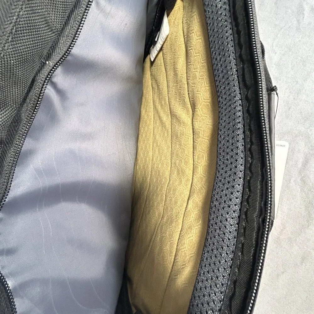 Dell EcoLoop‎ Pro Laptop Briefcase 15.4x11.4x4.3 Inch CC5623 New